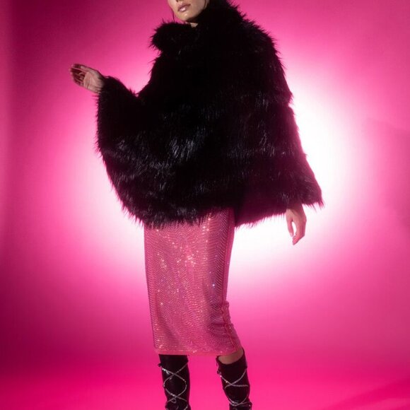 LUXE LAVISH FAUX FUR  HOODED  PONCHO ( BRAND NEW !!! ) - Picture 4 of 9